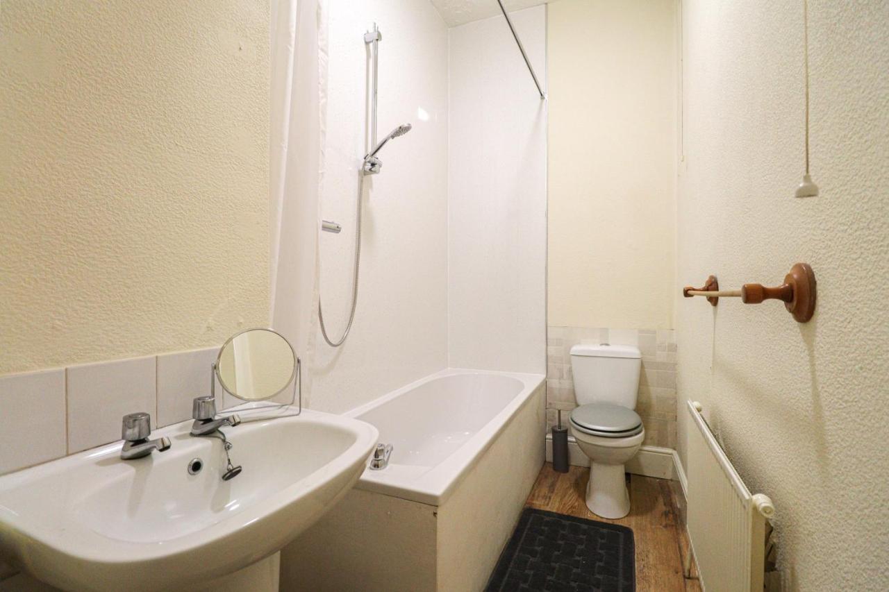 Cosy Ardrossan Apartment Екстер'єр фото